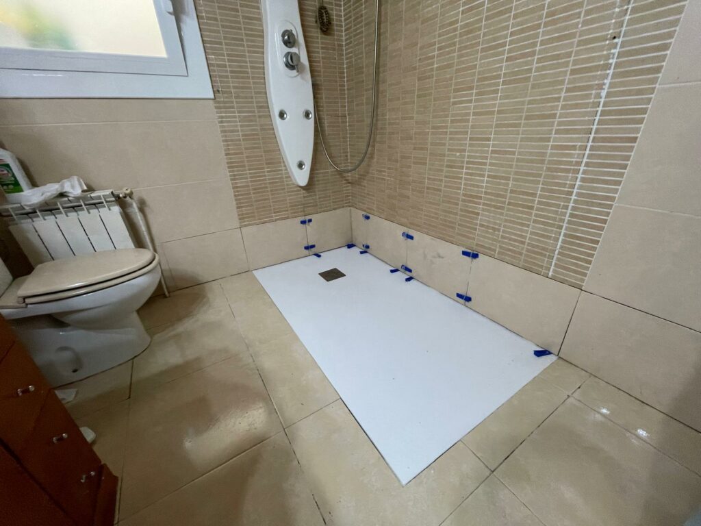 foto secundaria cambiar bañera por plato de ducha en roses reforma rápida y segura (12)