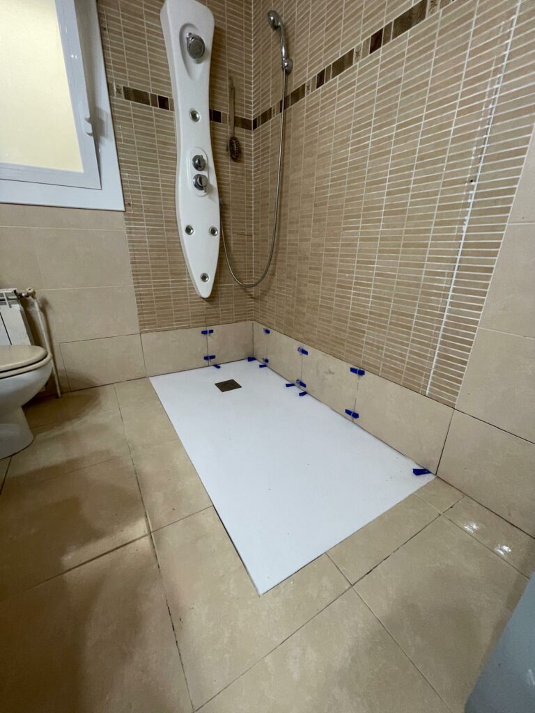 foto secundaria cambiar bañera por plato de ducha en roses reforma rápida y segura (4)